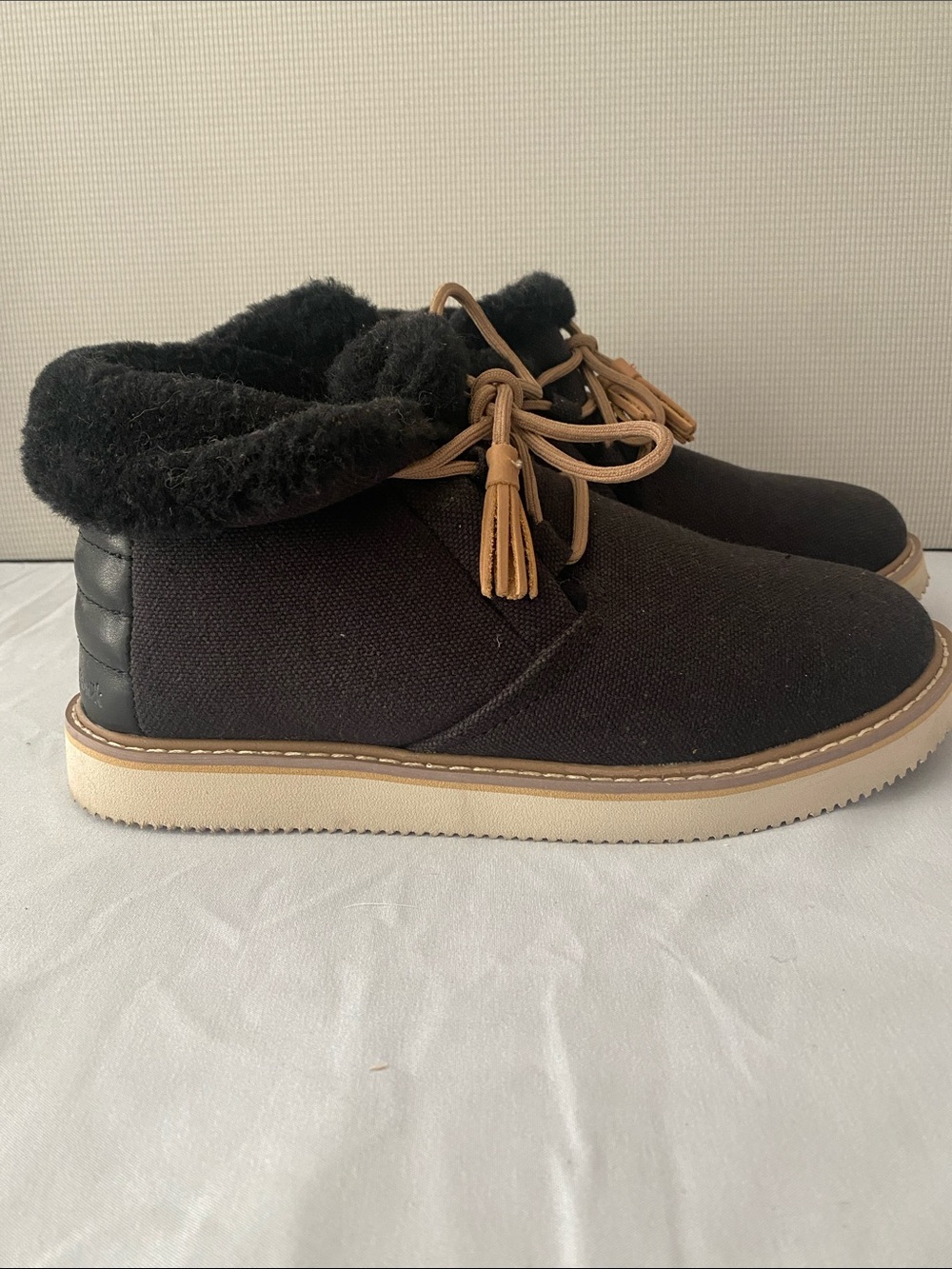 Sanuk Black Women's Chukka Boots with Tan Laces